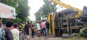 নওয়াপাড়ায় ট্রেন-ট্রাক মুখোমুখি সংঘর্ষ, চালক নিহত, হেলপার আহত
