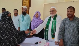 ঝিকরগাছায় অস্বচ্ছলদের মাঝে ঈদ উপলক্ষে ডা. মোসলেহ উদ্দিন ফরিদের অর্থ বিতরণ