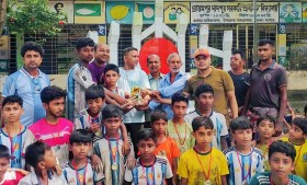 বাঘারপাড়ায় জমজমাট প্রীতি ফুটবল ম্যাচ : ট্রাইবেকারে চ্যাম্পিয়ন সৈয়দ মাহমুদপুর একাদশ